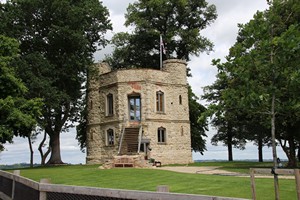 25-06-2025, Dinton Folly; schitterend verbouwd tot woning