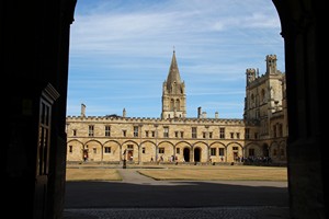 26-06-2025, Christ Church en Mercury Fountain vanuit Tom Tower