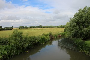 27-06-2025, Blik over de rivier Thame