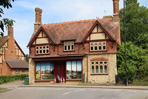 27-06-2025, Huis met ingeschilderde ramen (Waddesdon Manor en park)