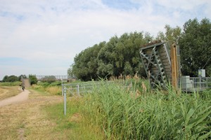 01-07-2025, Helaas, de brug is open, dat wordt twee trapjes