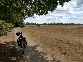 03-07-2025, Fietspad door Godmanchester Eastside Common