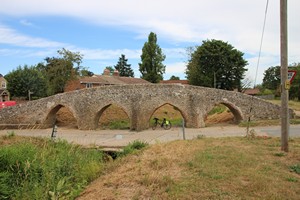 04-07-2025, Moulton packhorse Bridge; uit 14e of 15e eeuw