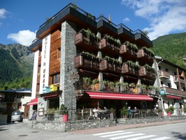 02-09-2025, Hotel Le Monal, ik zit 2 balkons boven de brommer