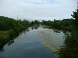 04-09-2025, Canal de la Meuse; de rivier zelf is hier niet bevaarbaar